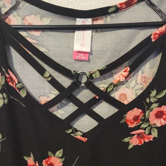 Black Floral Strappy Quarter sleeve EUC - Picture 2 of 4